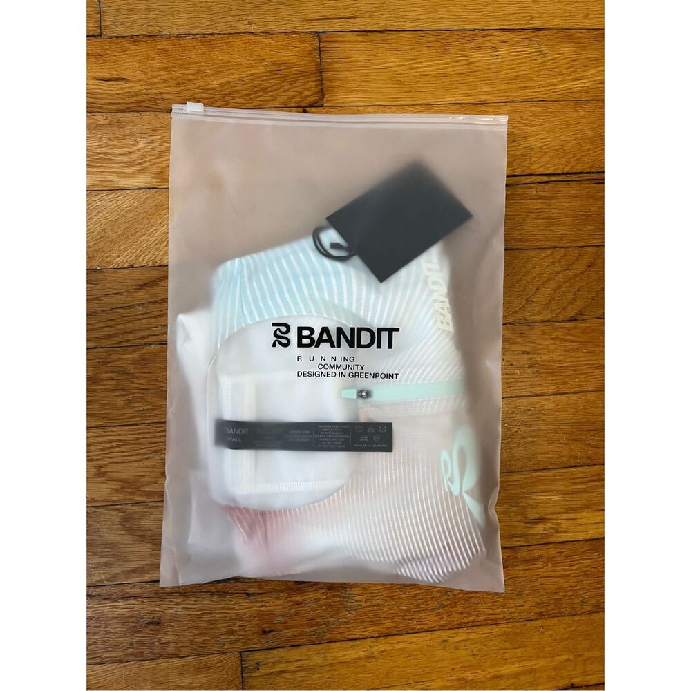 BANDIT RUNNING - ARES™ ZIP FRONT RACE CROP - MINTY BLUE GRADIENT - Picture 2 of 9